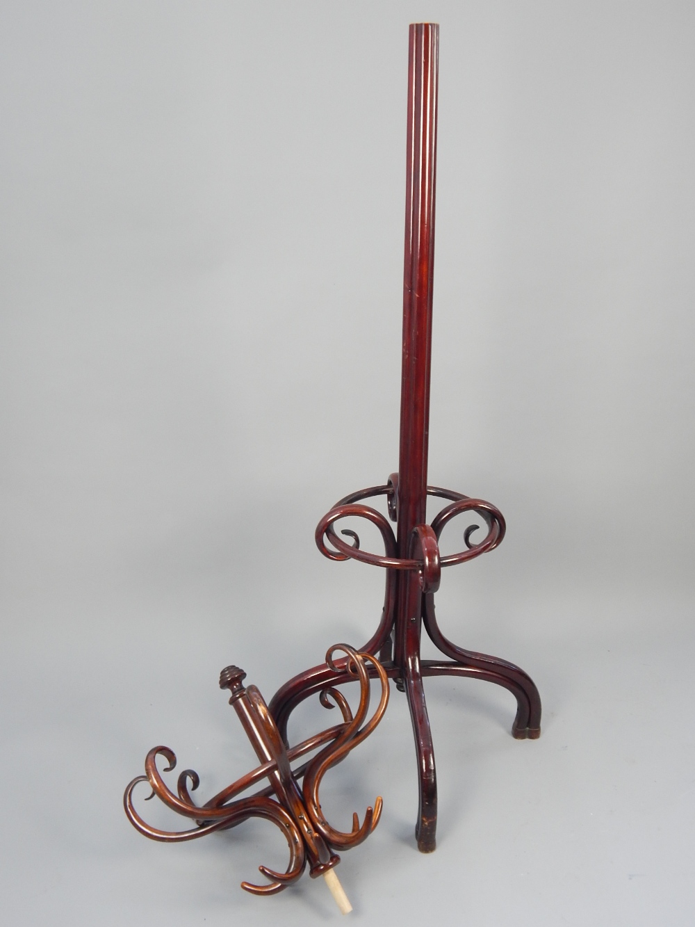 Thonet bentwood coat stand, the eight S-scroll hooks above a cluster column, on downswept legs, - Image 4 of 4
