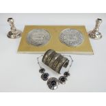 Pair of Britannia silver trophy disks, London 1975, 120g,