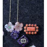 A jewelled hardstone floral necklace, in 14ct.