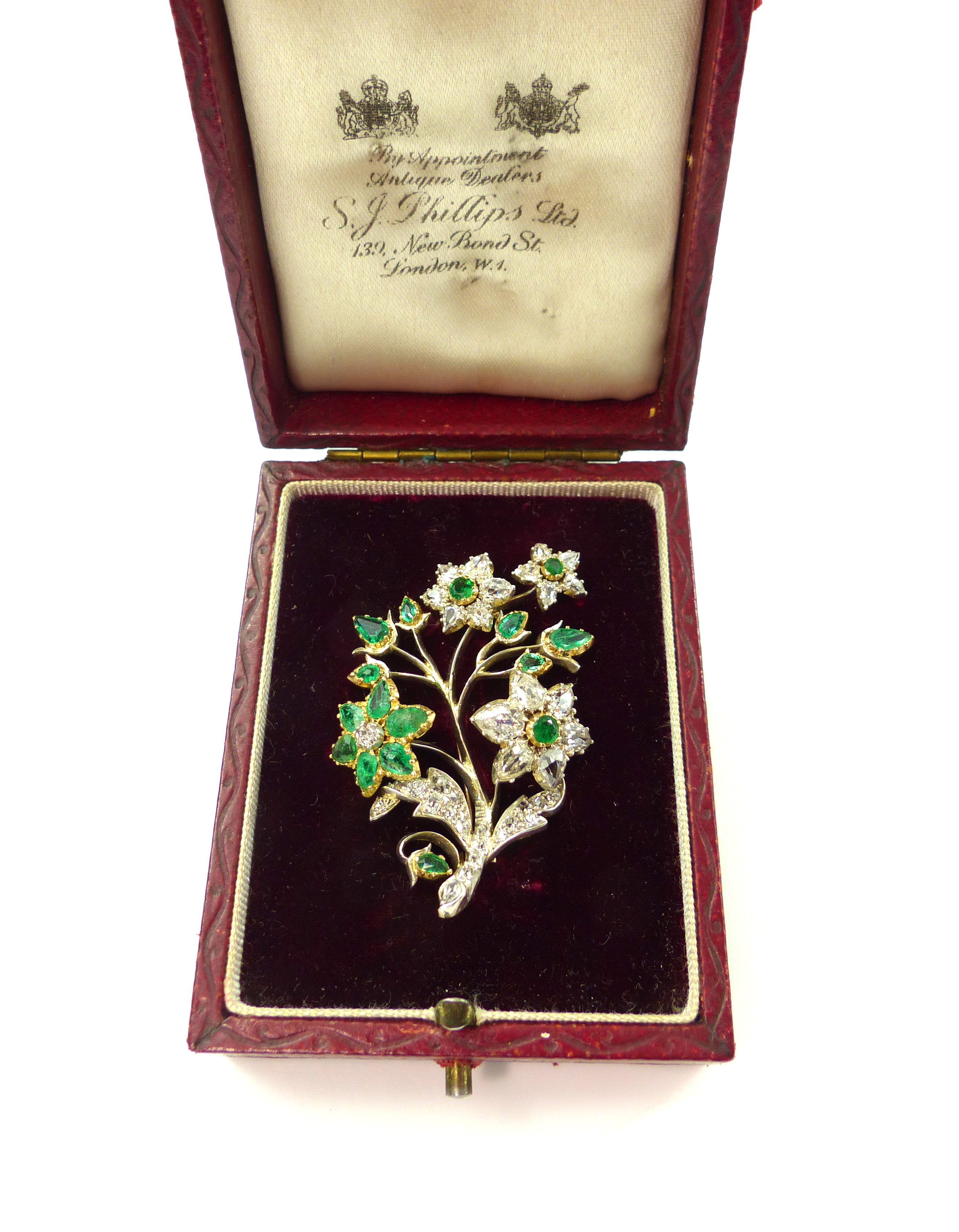 An antique diamond and emerald brooch in high carat yellow gold,