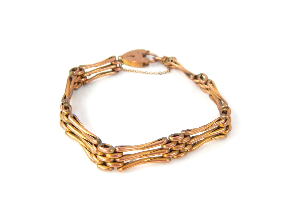 9ct gold padlock and bar chain bracelet, 10.