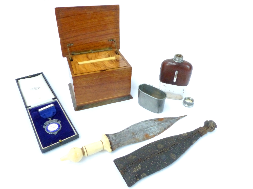 Wooden cigarette dispenser with rising mechanism, inlaid hinged lid, a leather clad hip flask and - Image 4 of 4