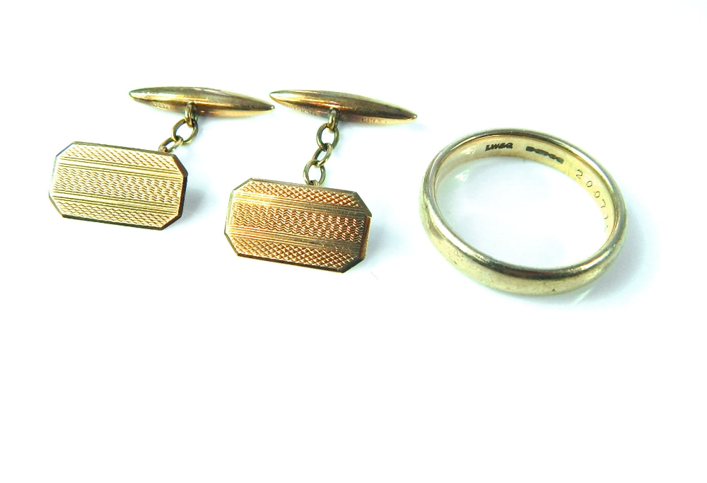 Pair of 9ct gold cufflinks and a 9ct gold wedding ring, combined weight 11.2g (2) - Image 2 of 2