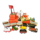 Hornby Meccano railway '0' gauge clockwork train set, boxed No 1 level crossing, No 2 signal and