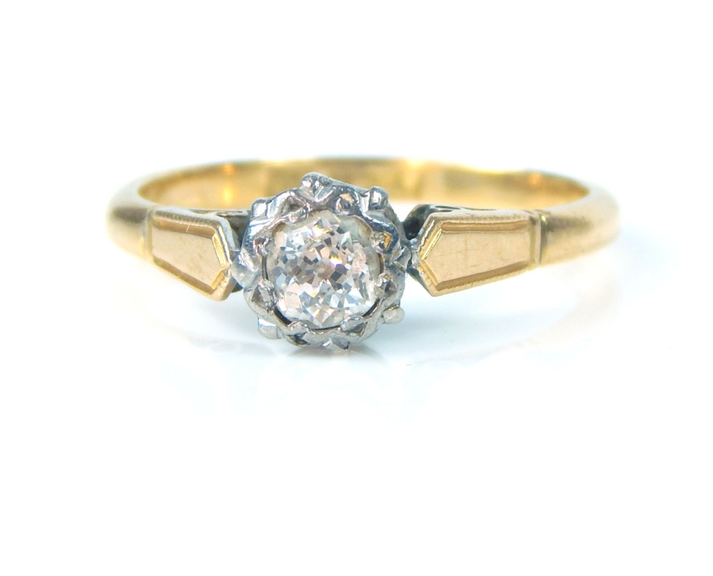 Solitaire diamond engagement ring, 18ct gold and platinum mount. - Image 4 of 4