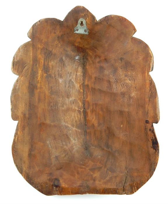 A lifesize carved wooden wall hanging of a North A - Image 9 of 12