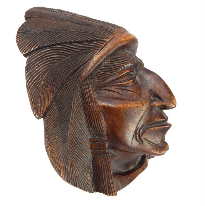 A lifesize carved wooden wall hanging of a North A - Image 8 of 12