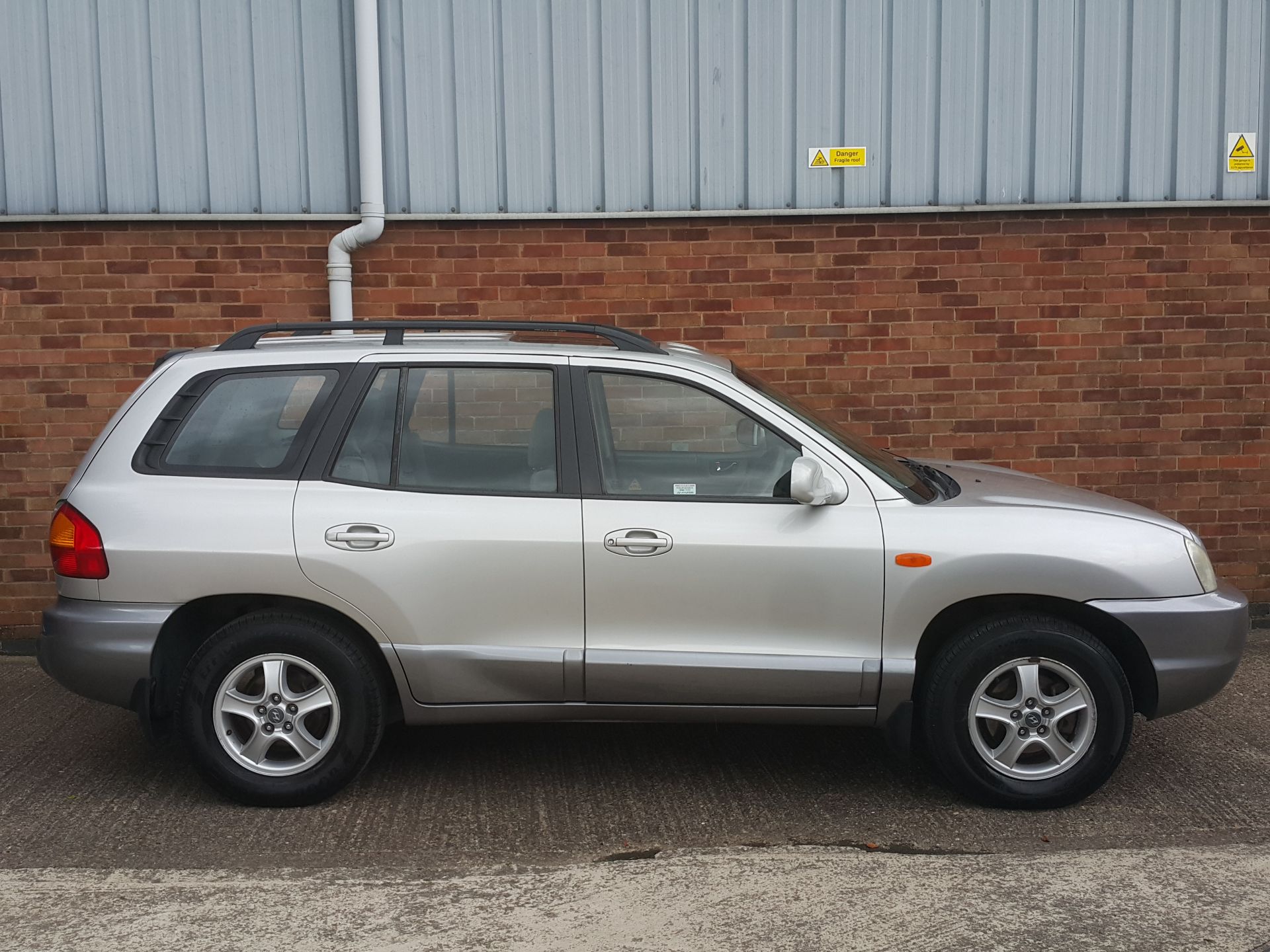 Hyundai Santa Fe - 4x4, Manual, Diesel, 101000 Miles, MOT'd Until Sep 2018 - Buyers Premium 7% - Image 5 of 19