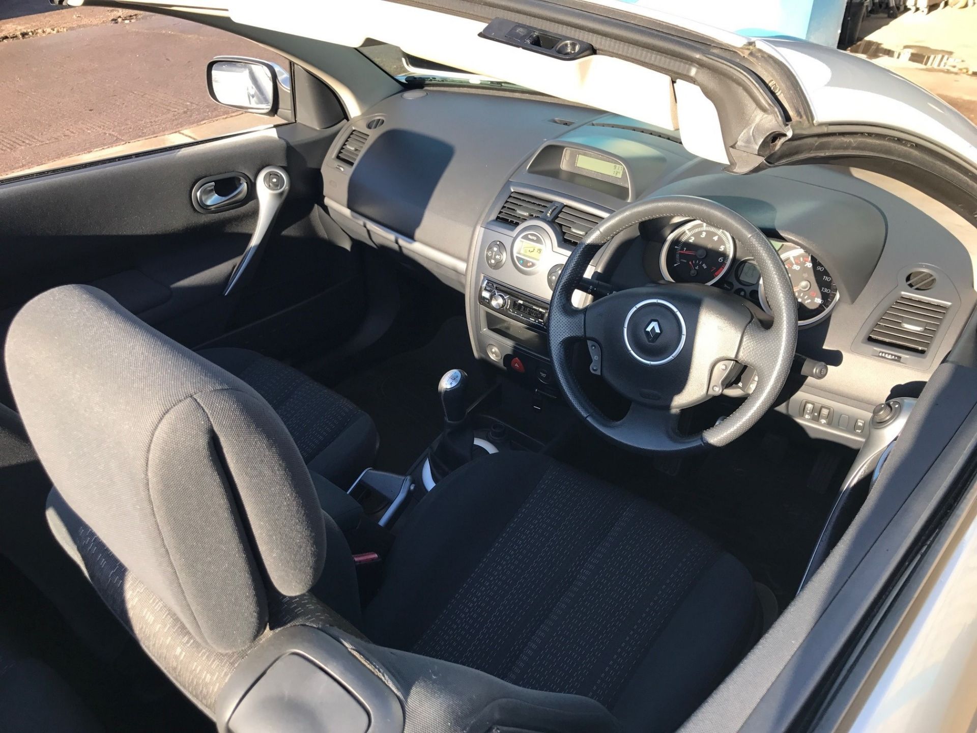 Renault Megane Dynamique Cabrio Convertible - 1.6L, Petrol, 78000 Miles, MOT'd Until July 2018 - Image 8 of 11