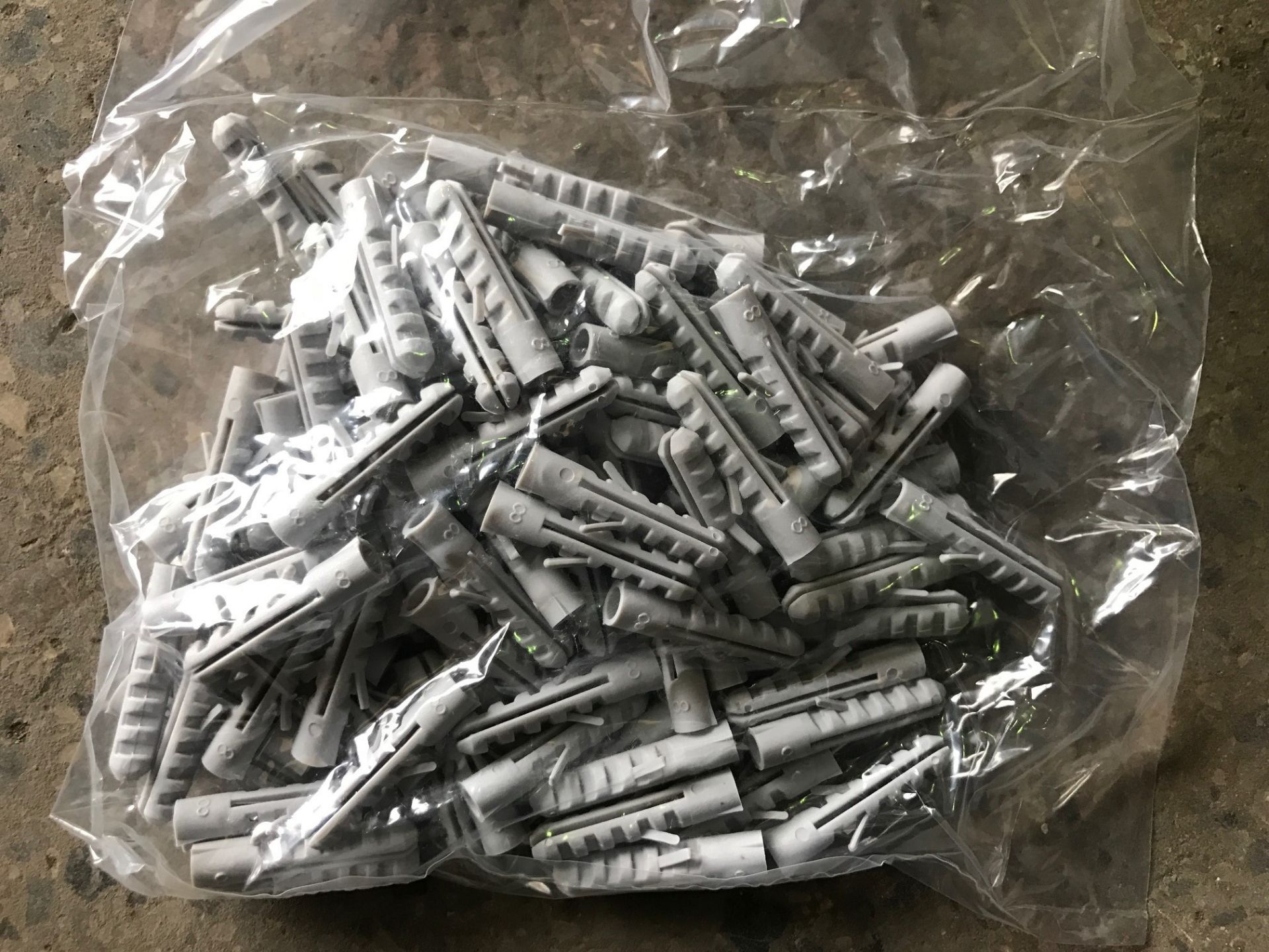 500 x 8mm Wall Plugs (Brand New)