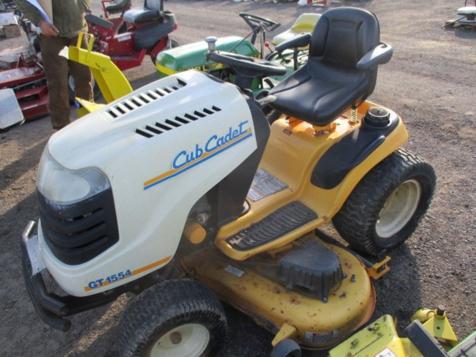 CUB CADET GT 1554 MOWER W/54" DECK - Image 2 of 3