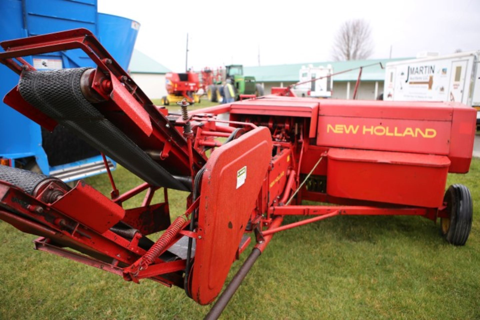 NH 276 HAYLINER W/ THROWER, STRING TIE - Image 2 of 2