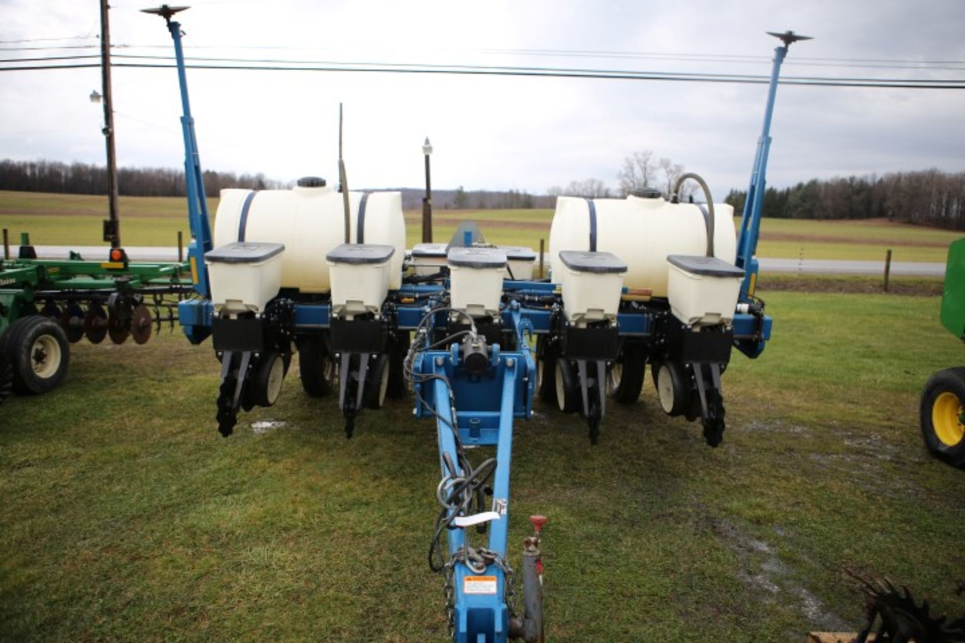 KINZE 3000 6 ROW PANTER W/ INTERPLANT, LIQUID FERT, SOY BEAN METERS