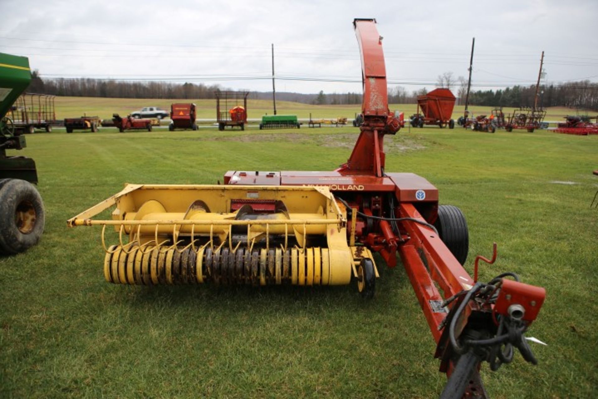 NH 790 CHOPPER W/ METAL ELERT, W/ HAY HEAD