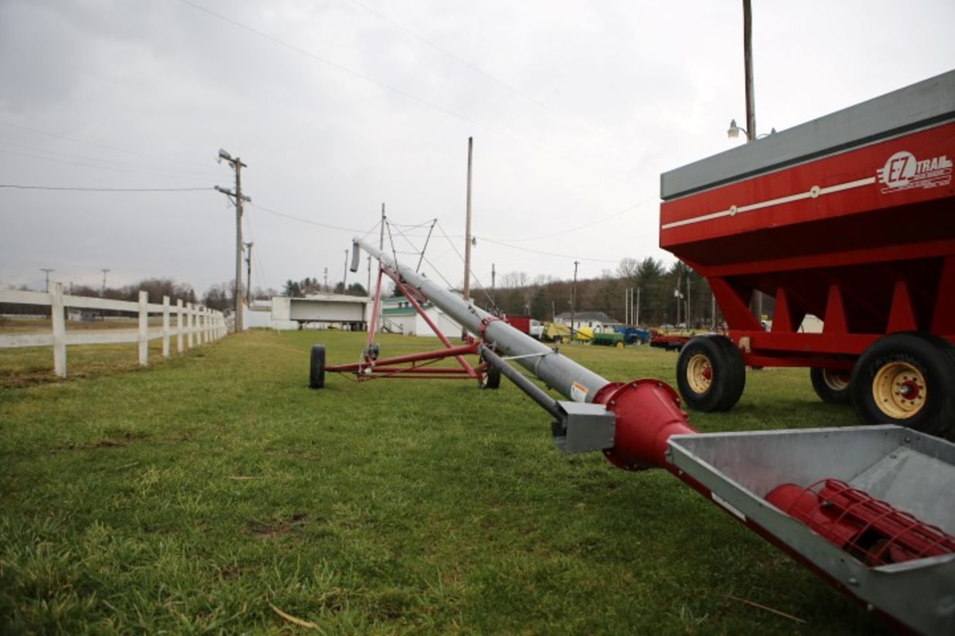 HUTCHINSON GRAIN AUGER - Image 2 of 3