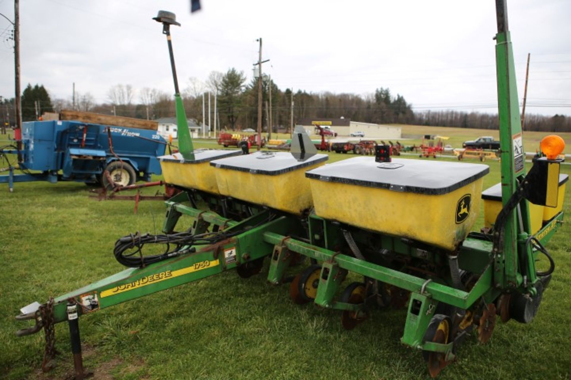 JD 1750 MAXIMERGE XP 6 ROW PLANTER, DRY FERT