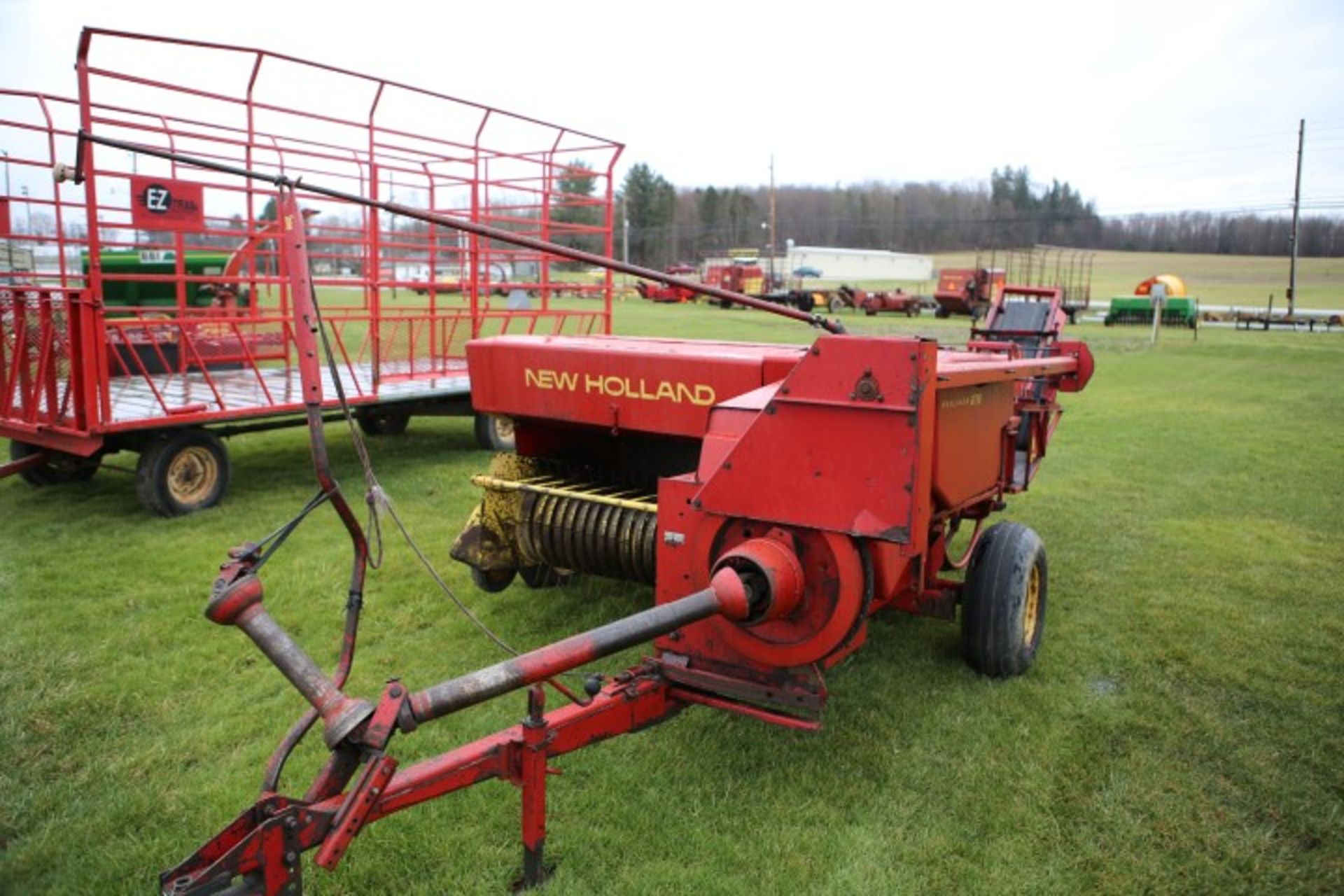 NH 276 HAYLINER W/ THROWER, STRING TIE