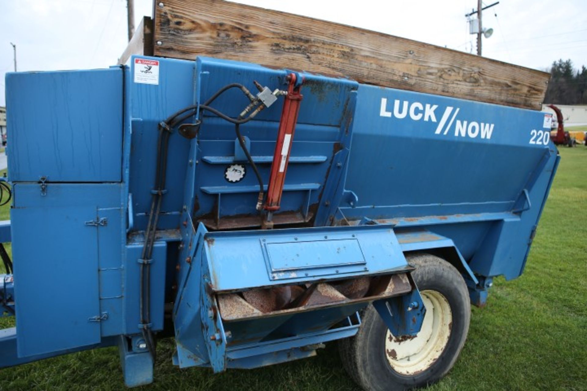 LUCKNOW 220 MIXER WAGON - Image 2 of 4