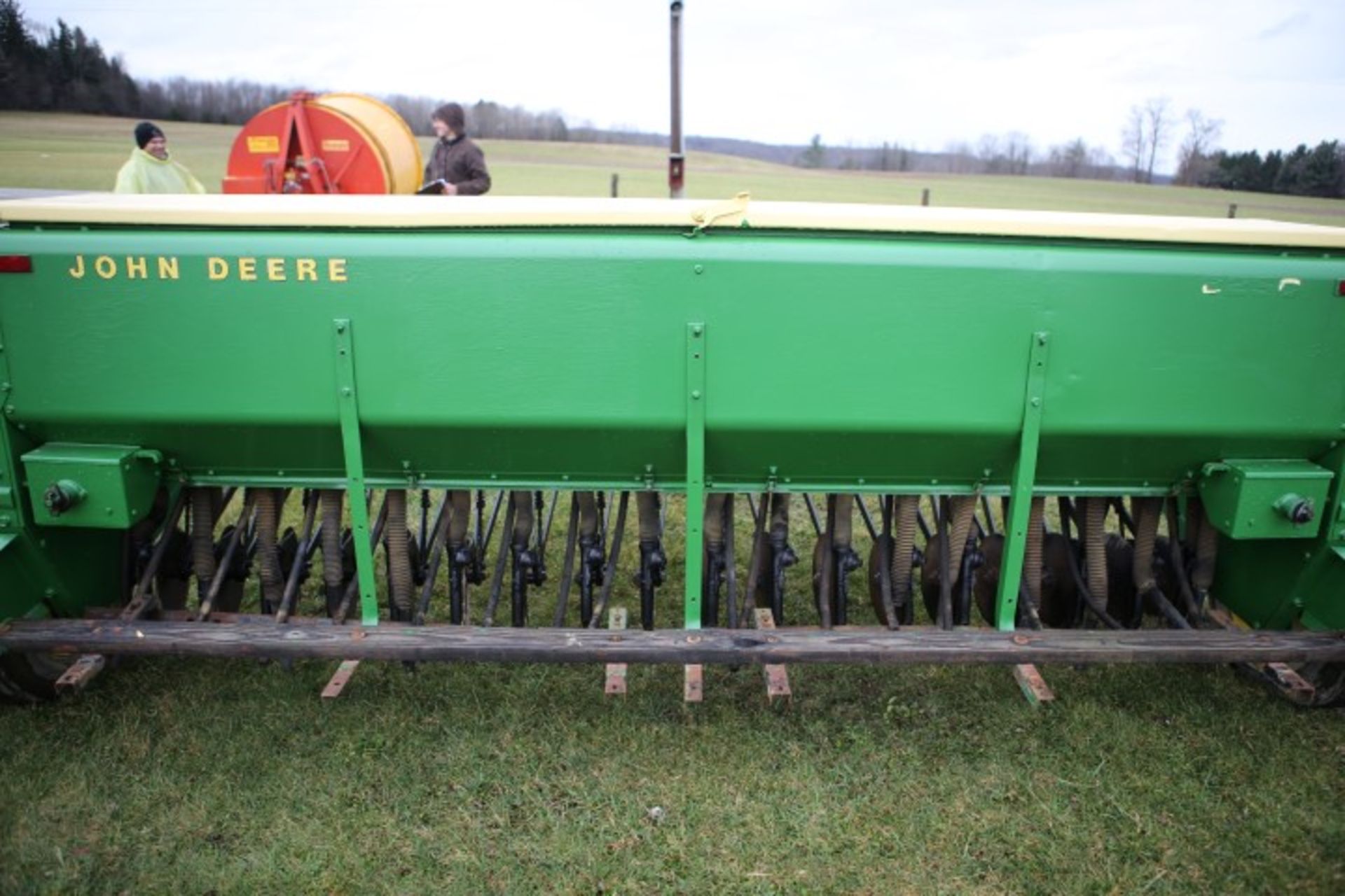 JOHN DEERE 8250 GRAIN DRILL 11 FT - Image 2 of 2