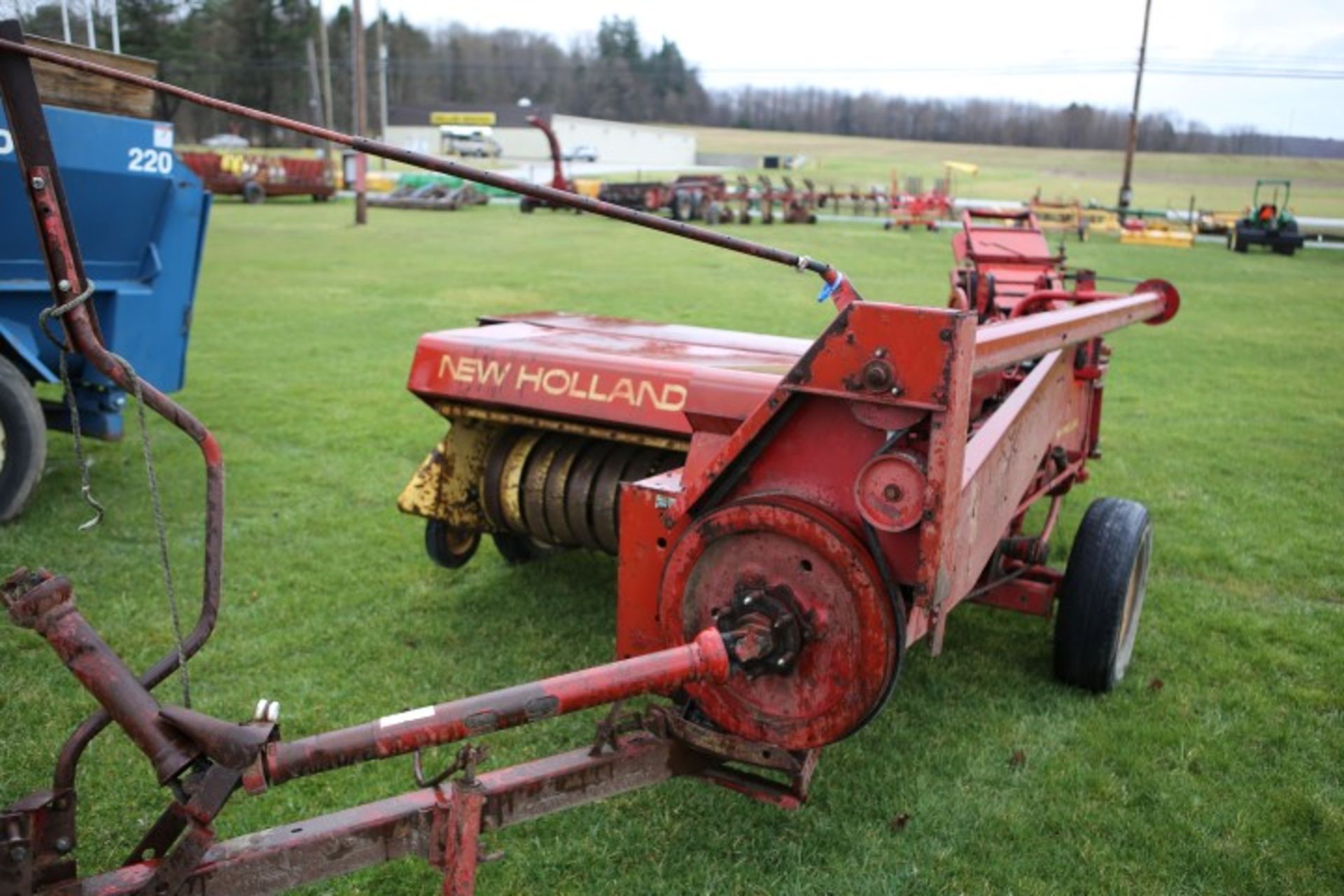 NH HAYLINER 273 BALER W/ THROWER, STRING TIE