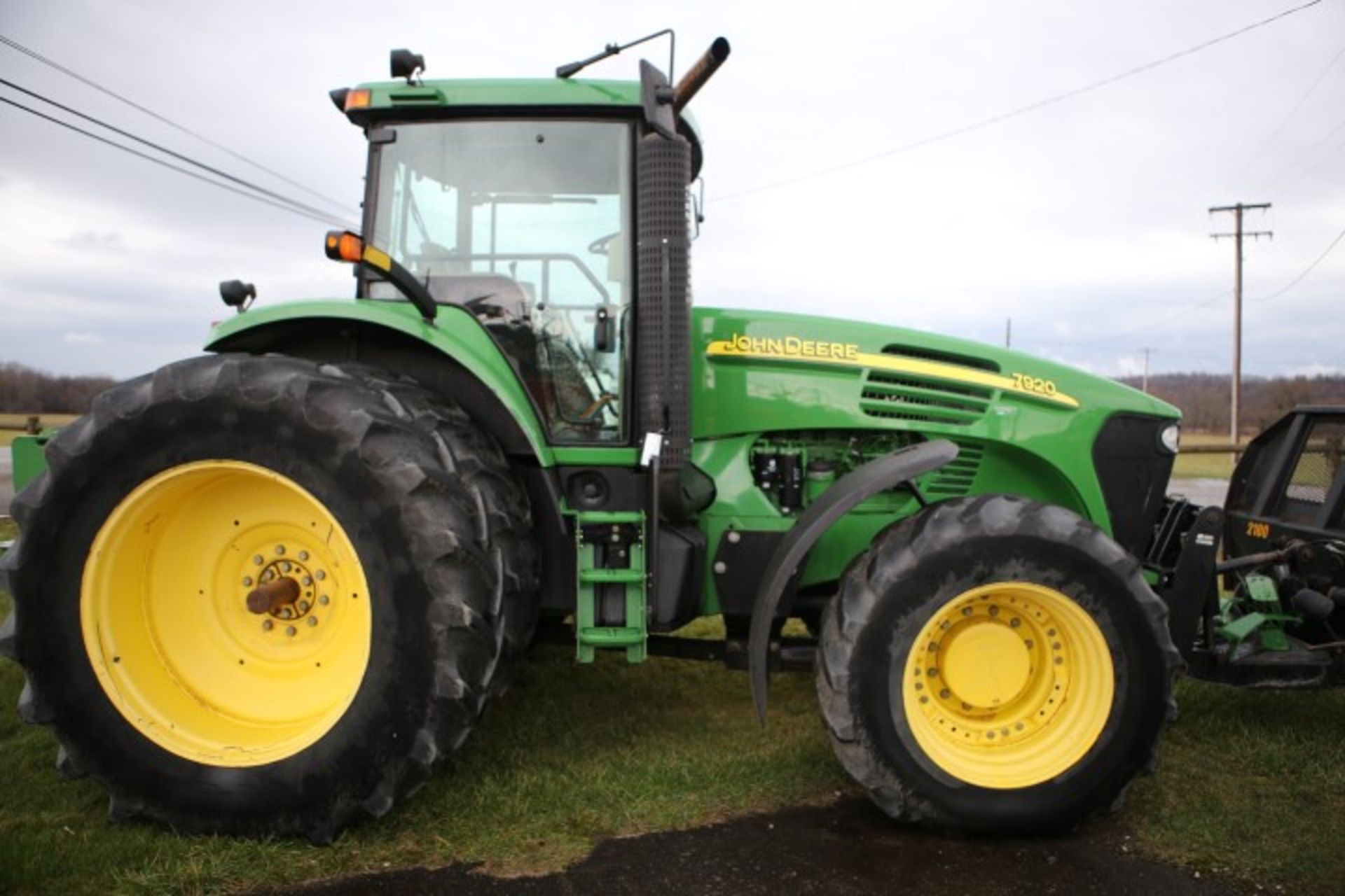 05 JD 7920 W/GROUSER 2100 12' SILAGE BLADE, 4WD, 4,500 HRS, W/ 20.8R42 DUALS, IVT,REVERSER, REAR - Image 2 of 12
