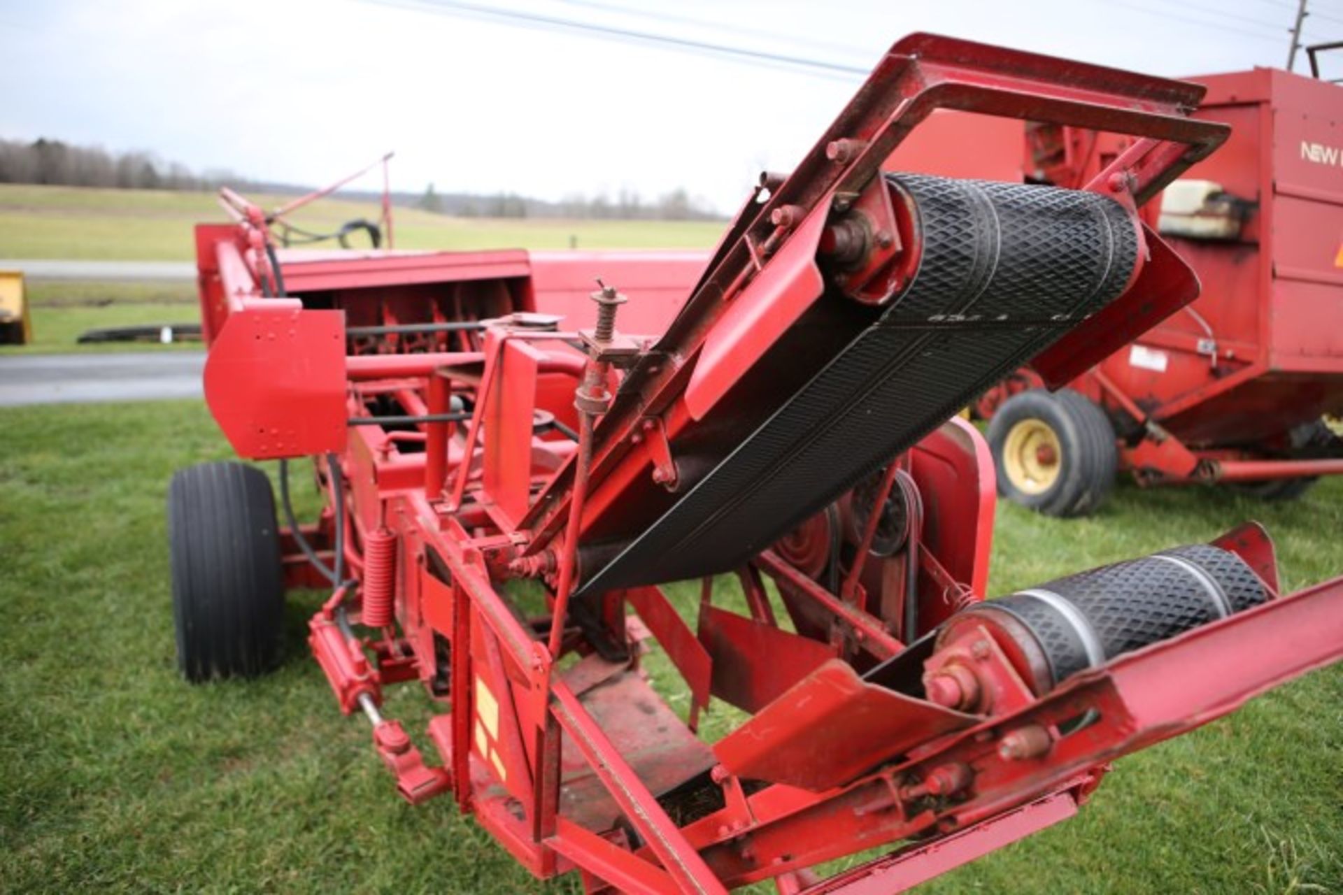 NEW HOLLAND 278 SQUARE BALER W/ THROWER - Image 2 of 2