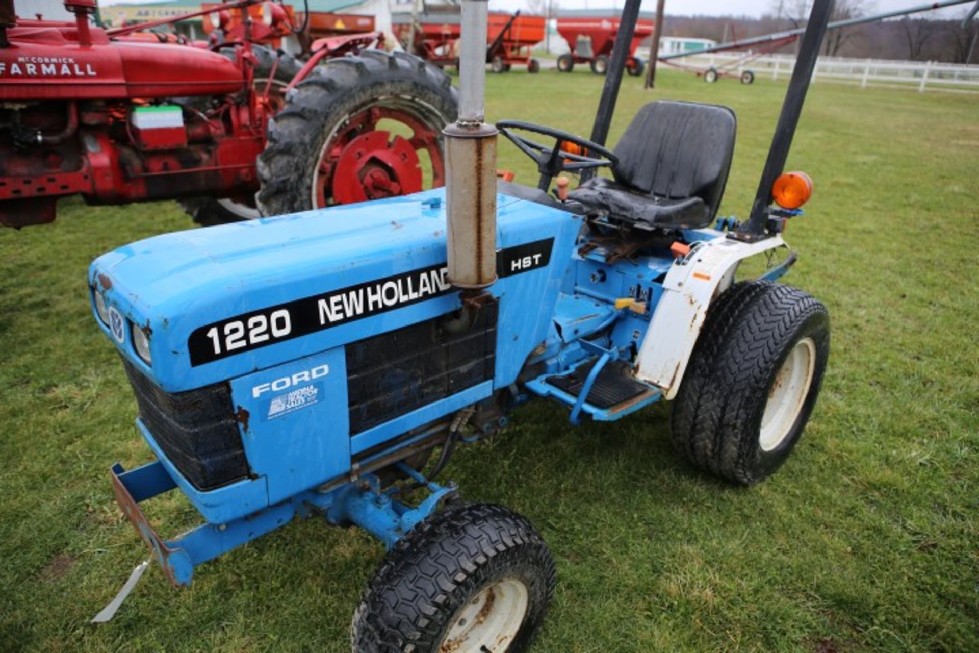 NH 1220 COMPACT, HYDRO, 4WD, 1147 HRS