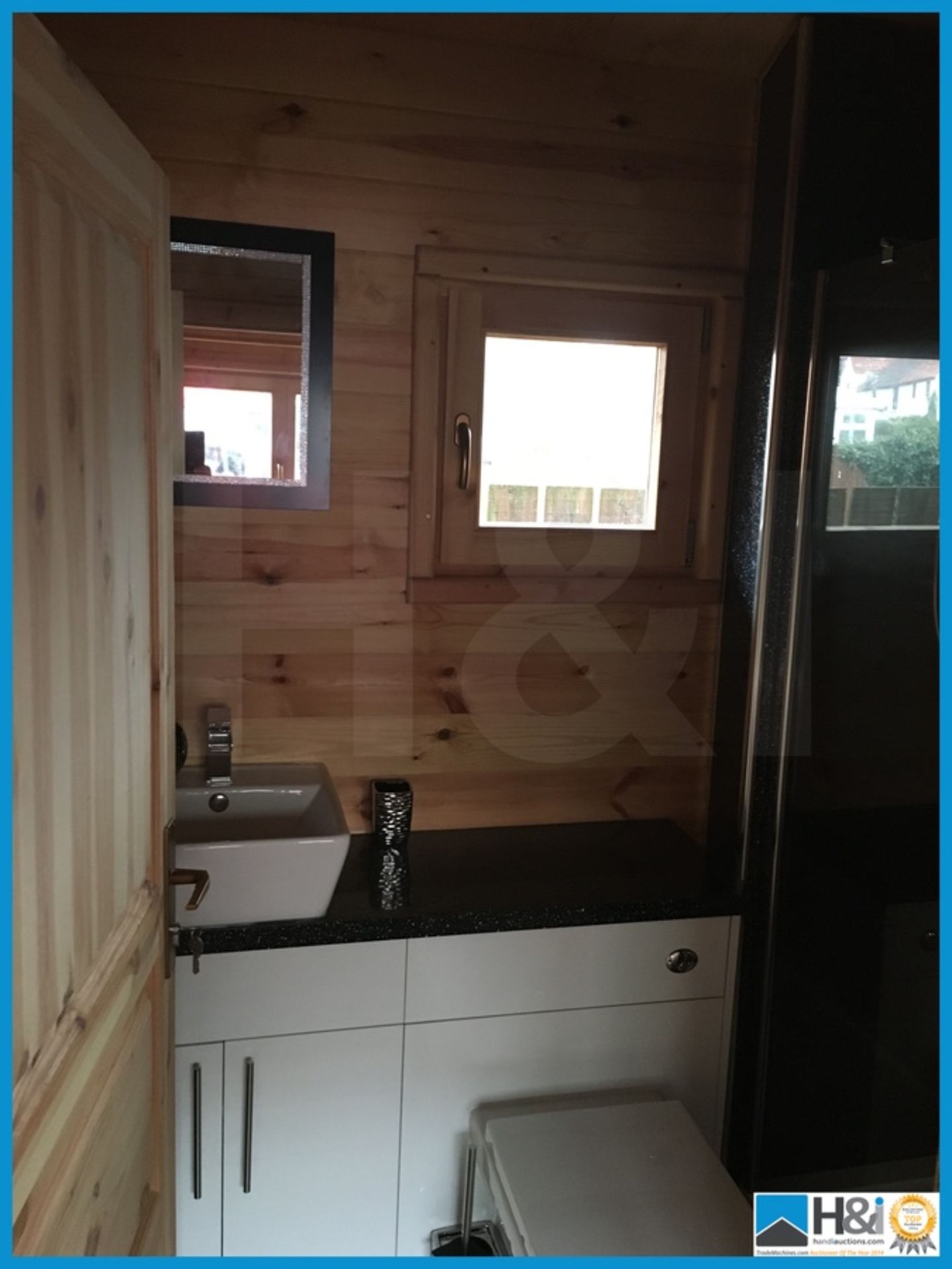 Monaco One single bedroom log cabin with en suite bathroom. 4m x 7.5m. Constructed from 70mm logs, - Bild 19 aus 30