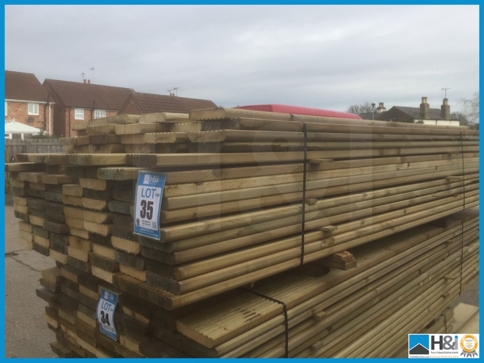 Approx 100 no. DECKING BOARDS. Size: 32x150. Length: 2100 - 2400mm Appraisal: Viewing Essential - Image 2 of 3