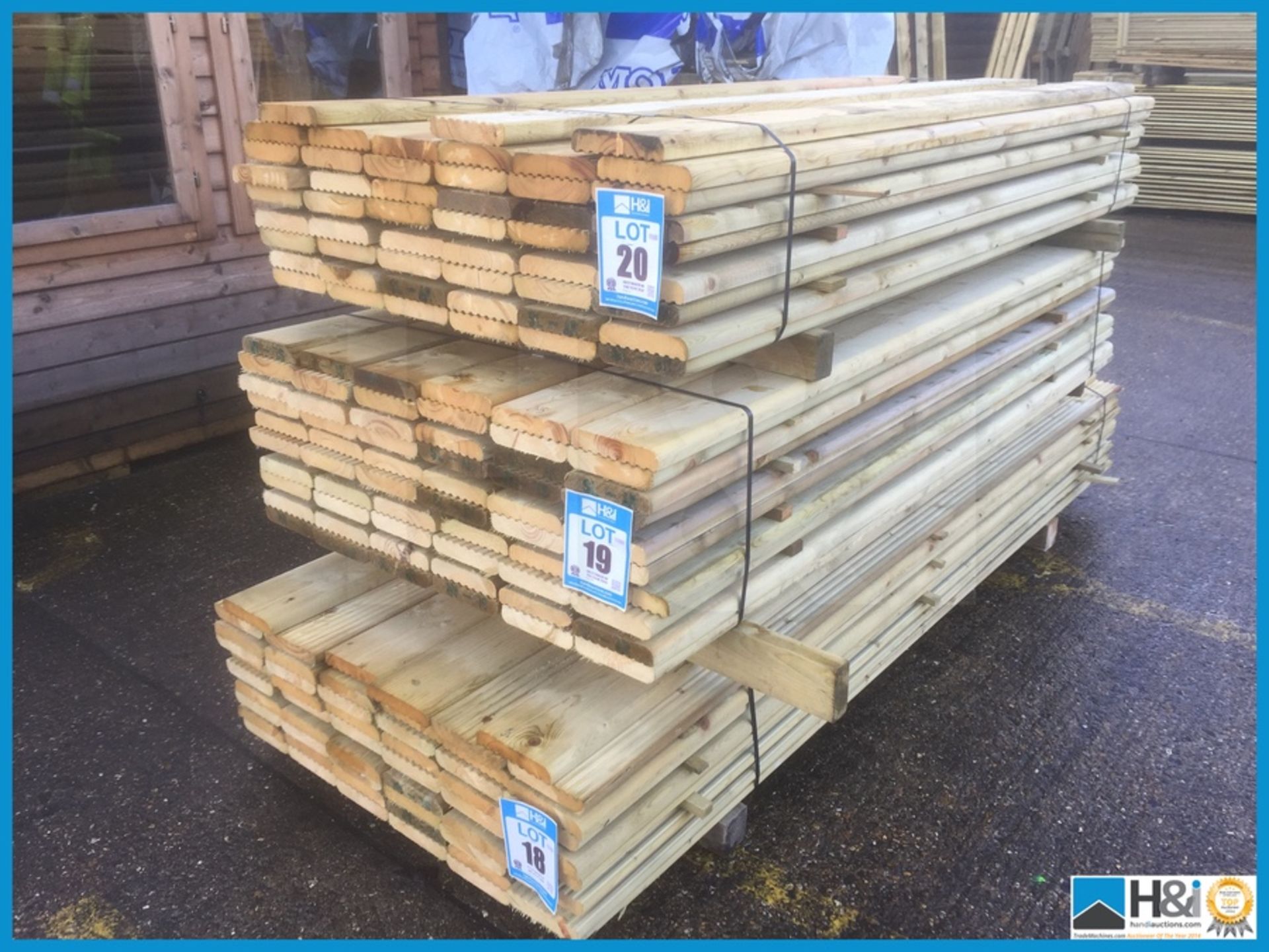 Approx 50 no. DECKING BOARDS. Size: 32x150. Length: 2372mm Appraisal: Viewing Essential Serial No: - Image 2 of 2