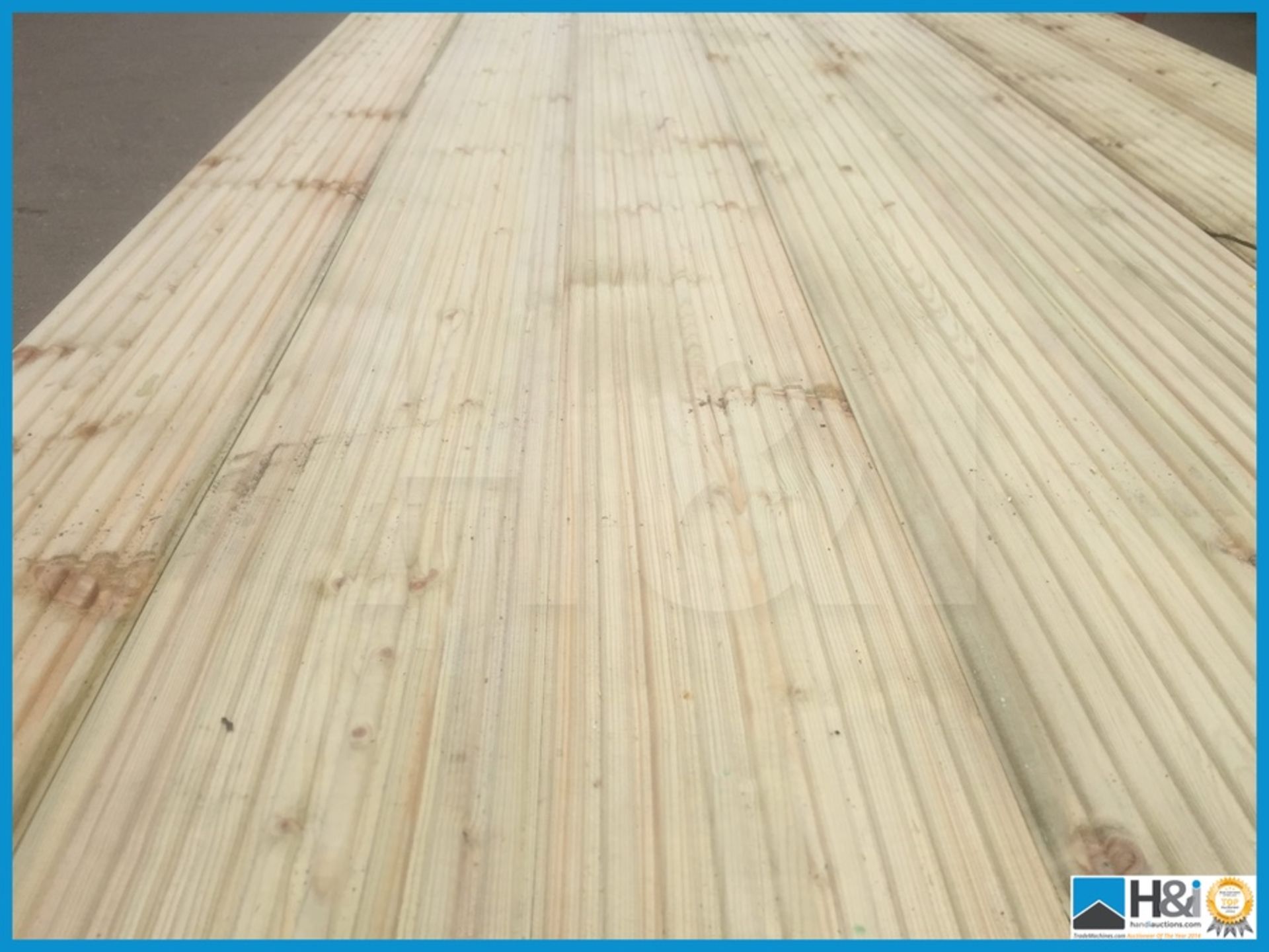 Approx 105 no. DECKING BOARDS. Size: 32x150. Length: 2100 - 2400mm Appraisal: Viewing Essential - Bild 3 aus 3