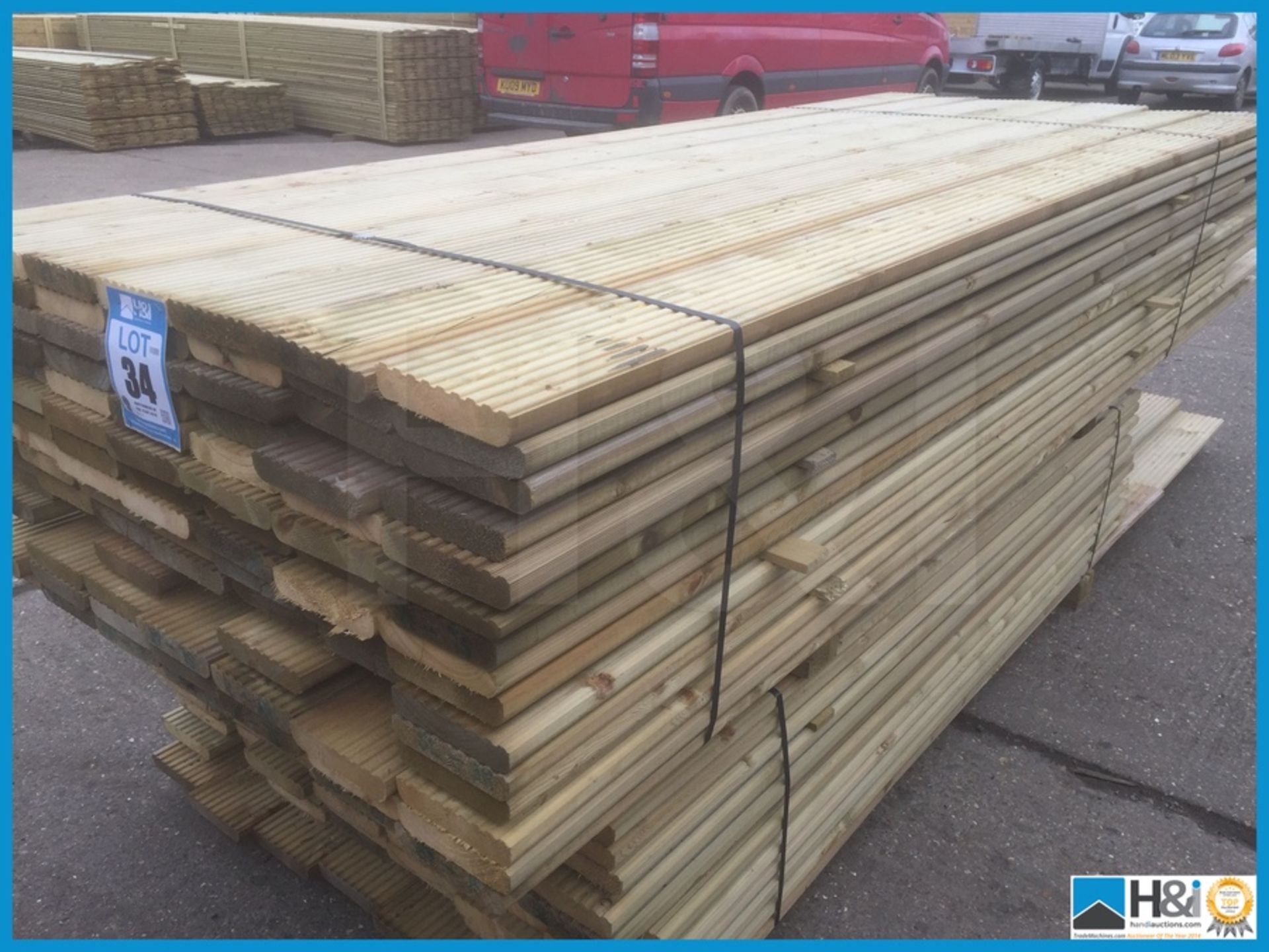 Approx 105 no. DECKING BOARDS. Size: 32x150. Length: 2100 - 2400mm Appraisal: Viewing Essential - Bild 2 aus 3