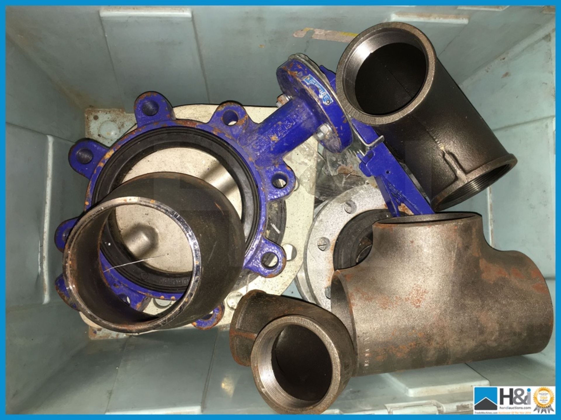 Job lot of assorted large pipe fittings, joints, valves etc Appraisal: Viewing Essential Serial - Image 4 of 5