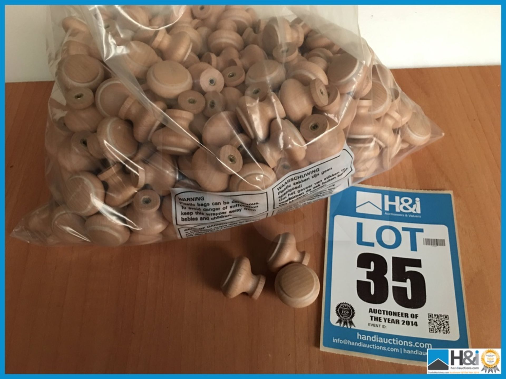 200 off new and unused high quality wooden beech drawer / cupboard knobs Appraisal: Viewing