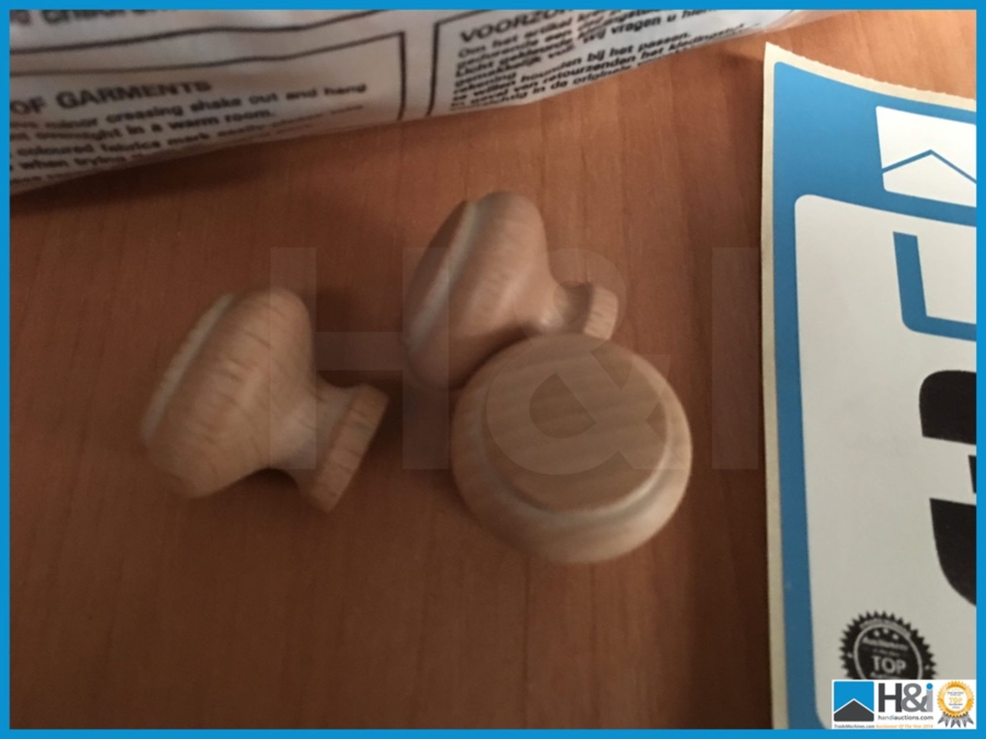 200 off new and unused high quality wooden beech drawer / cupboard knobs Appraisal: Viewing - Image 2 of 2