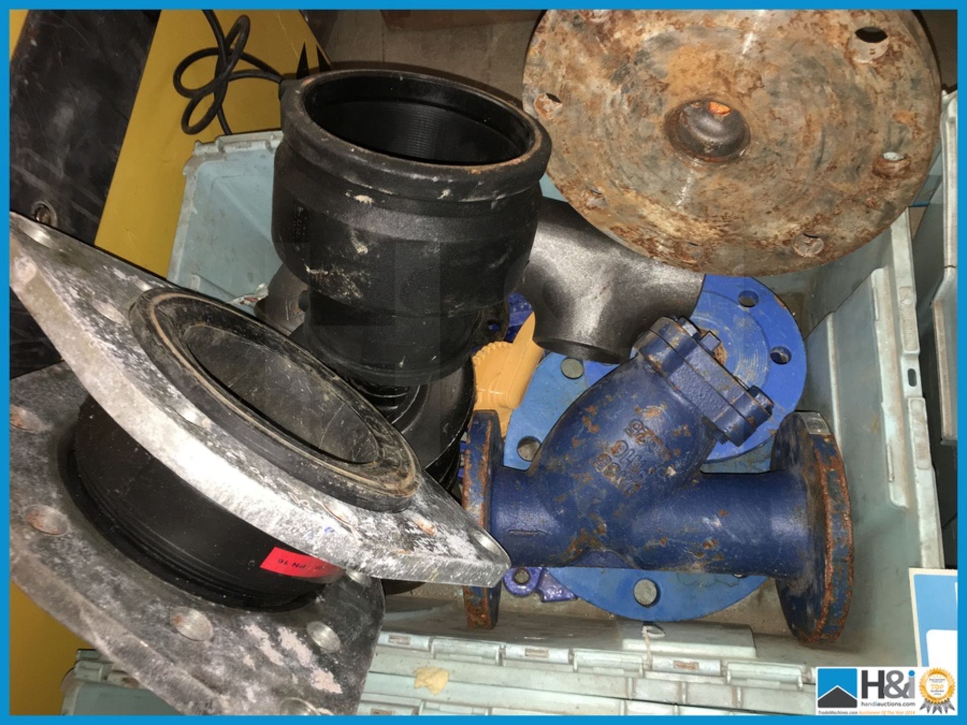 Job lot of assorted large pipe fittings, joints, valves etc Appraisal: Viewing Essential Serial - Image 2 of 5