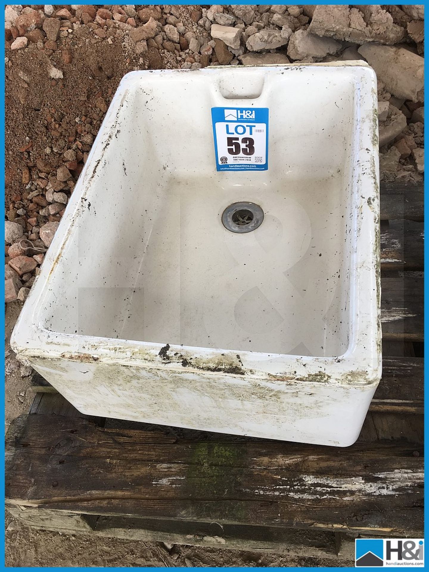 Belfast sink approx 600 x 460 x 250 Appraisal: Viewing Essential Serial No: NA Location: Capstick