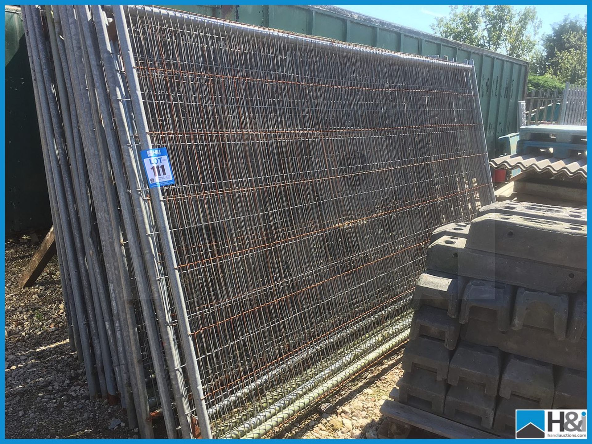 Large quantity of steel site fencing including floor ballasts. Approx 25 off panels. Approx 3.5m x