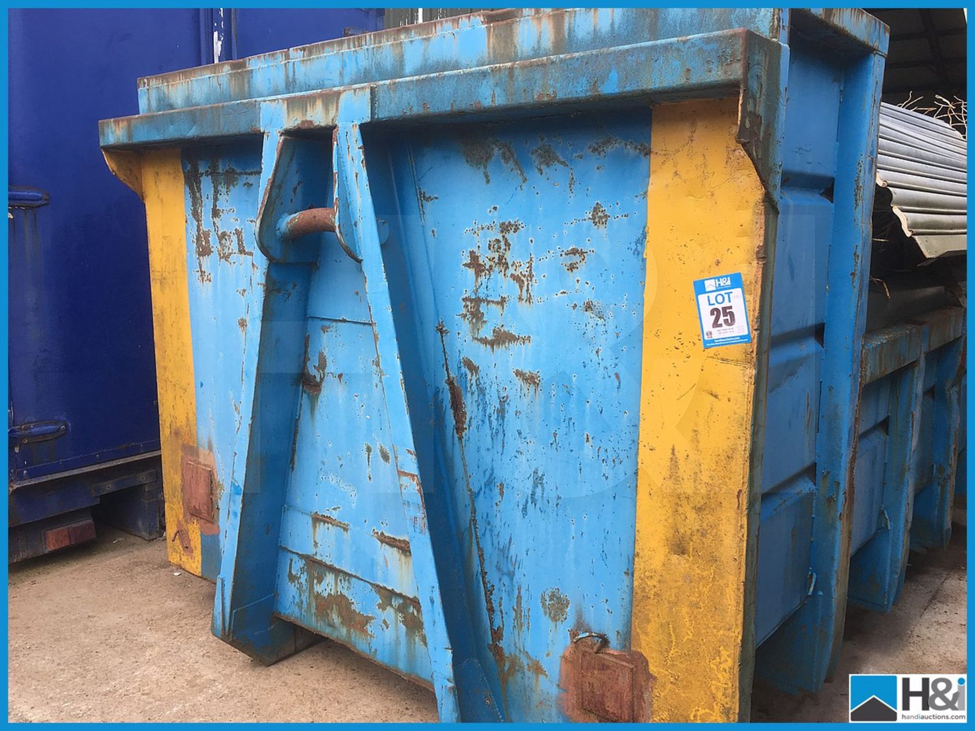 Large, open top lift and drag skip. Excludes any contents. Approx 4.5m in length Appraisal: - Image 2 of 5