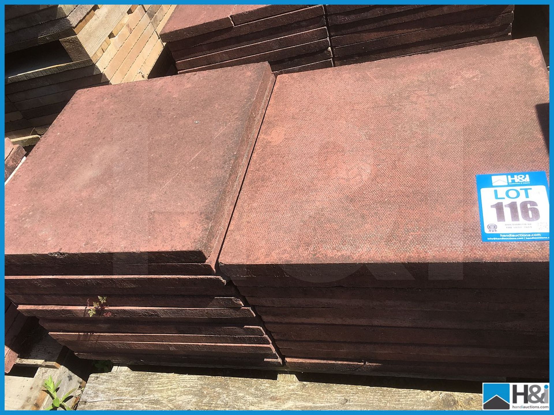 Approx 23 off 600 sq red paving slabs Appraisal: Viewing Essential Serial No: NA Location: - Bild 2 aus 2