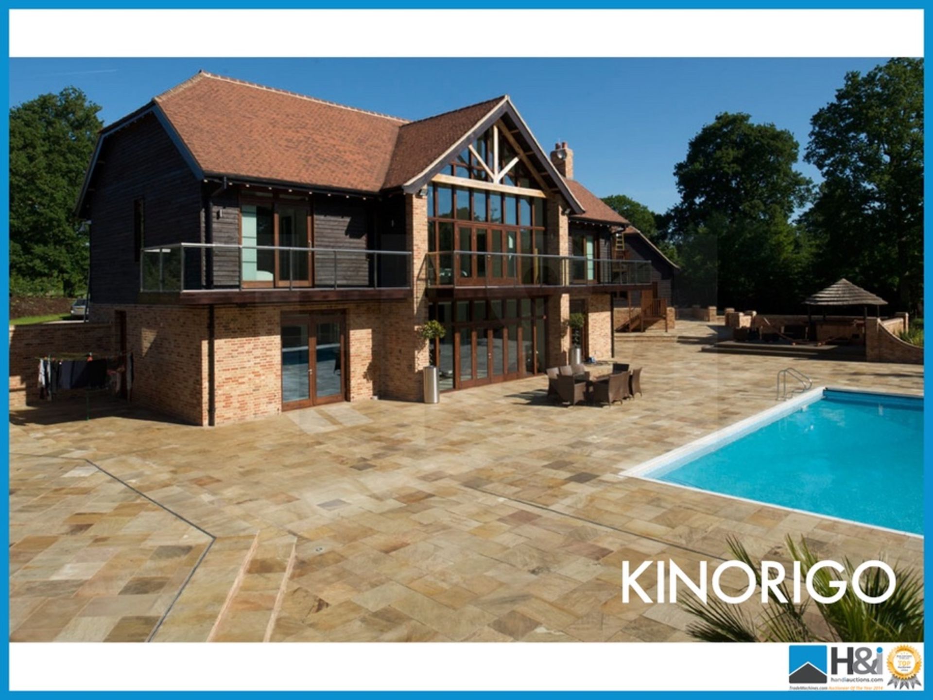 Absolutely stunning Kinorigo Golden Sandstone 600 x 400 x 18mm gauged, riven. Material: Sandstone.