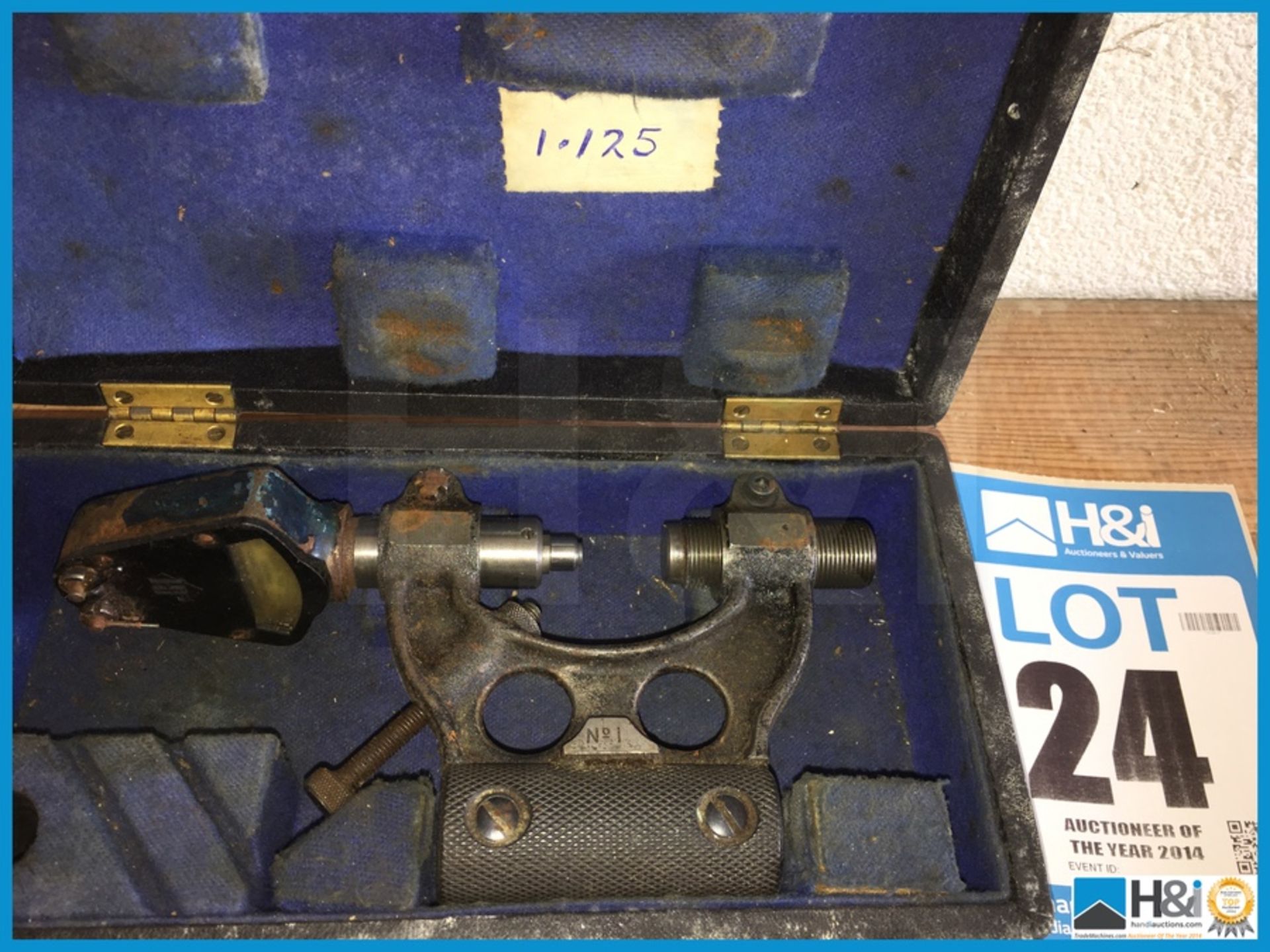Vintage caliper indicator guage in case. this lot can be shipped for £10.00 plus vat Appraisal: