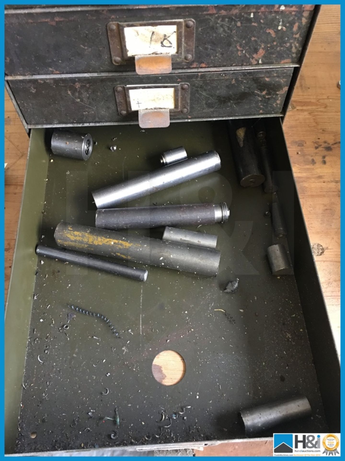 Vintage small metal drawer set and contents, maily appear to be metal lathe blanks etc, this item - Image 5 of 5
