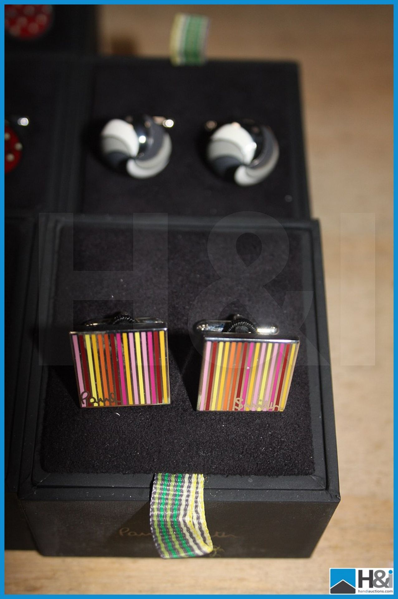 Paul Smith cufflinks 3 styles, 5 in total, unused in boxes Appraisal: Viewing Essential Serial No: - Image 3 of 4