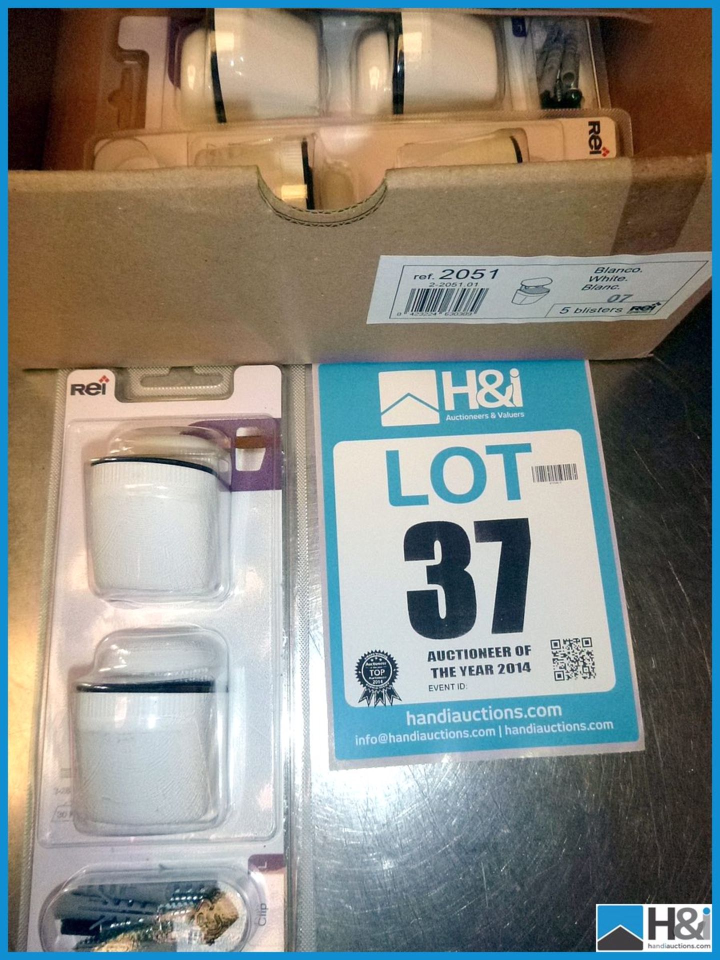 4 OFF PACKS - REI WHITE SHELVING BRACKETS, PART NUMBER - 2051, UNUSED AND RETAIL PACKAGED Appraisal: