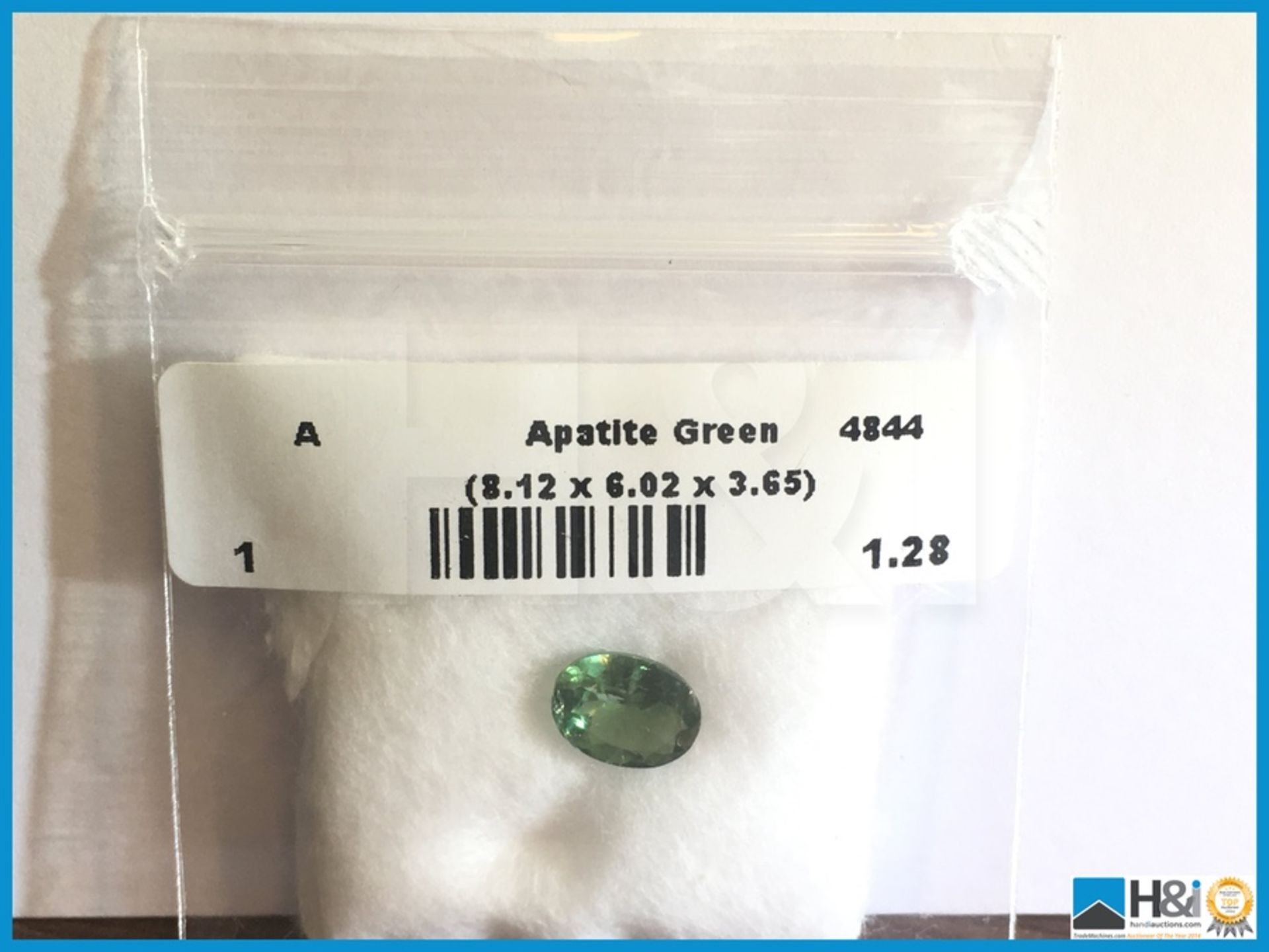 1.28ct Natural Apatite, Oval cut in Green. Size: 8.12x6.02x3.65mm. Certification: None Appraisal: - Image 4 of 4