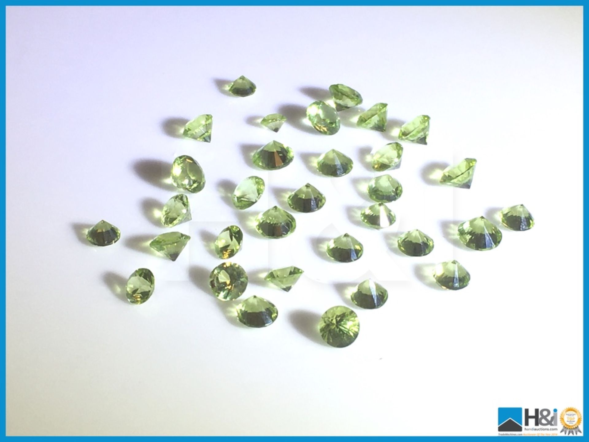 10.1ct Natural Peridot. Collection of around 30 diamond cut Peridot . Certification: None Appraisal: - Bild 2 aus 3