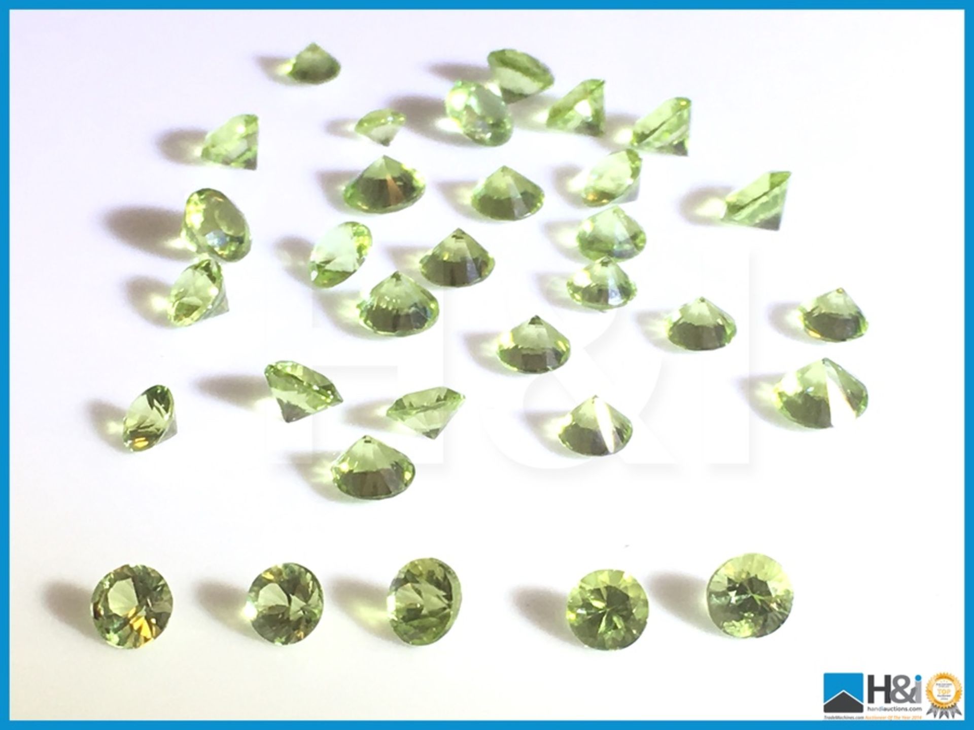 10.1ct Natural Peridot. Collection of around 30 diamond cut Peridot . Certification: None Appraisal: - Bild 3 aus 3