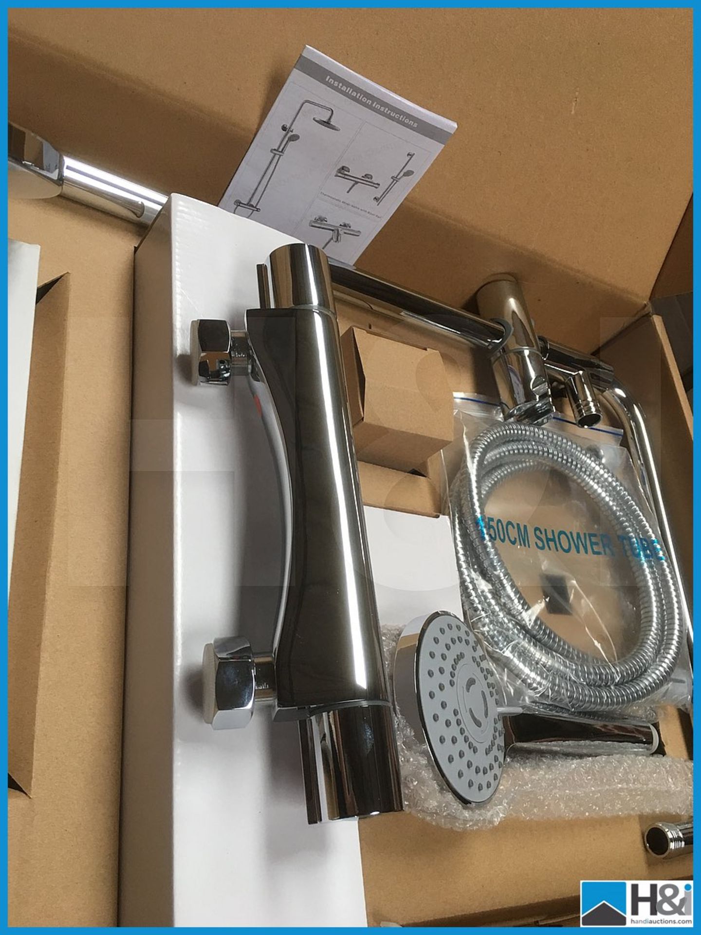 Stunning polished chrome round head thermostatic shower kit comprising riser rail, thermostatic bar, - Image 2 of 3