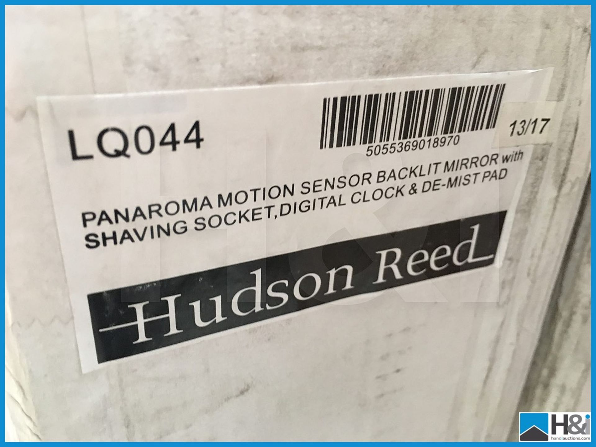 Hudson Reed designer LQ044 panorama motion sensor backlit mirror with shaving socket, digital - Bild 2 aus 6